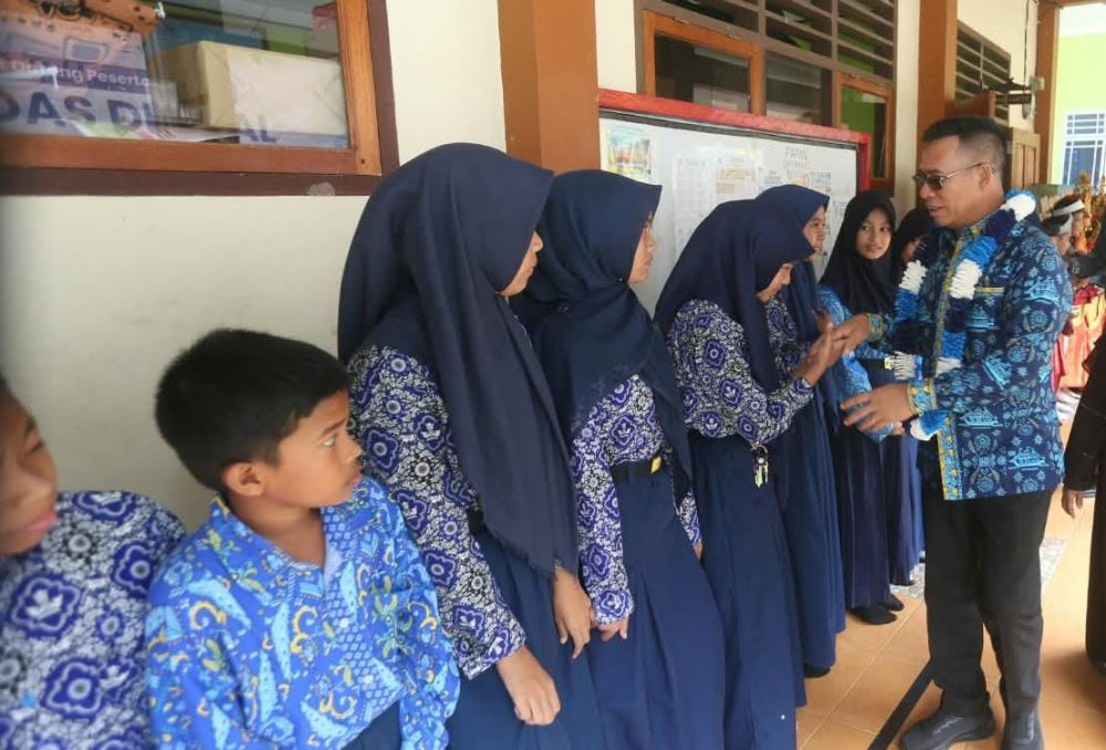 Bupati Kepulauan Anambas, Dato’ Aneng, meresmikan Program Cerdas Digital Anambas Tahun 2026 di SMP Negeri 2 Lembah Rewak, Kamis (29/10/2026).