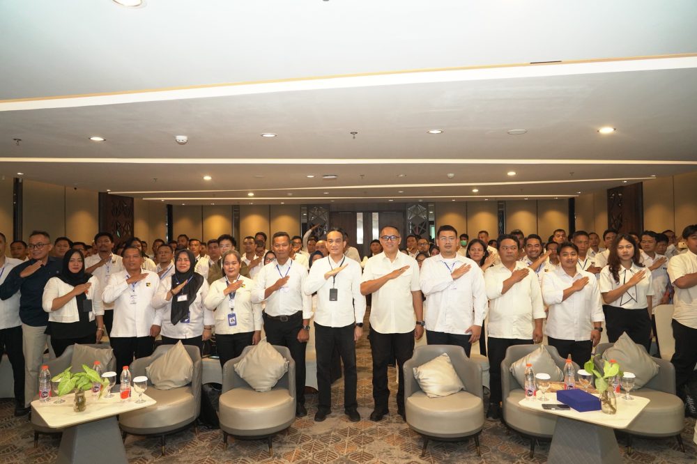Santo Prastowo membuka pelatihan dan sertifikasi K3 bidang konstruksi, lingkungan, dan kelistrikan bagi pegawai BP Batam di Hotel Santika.