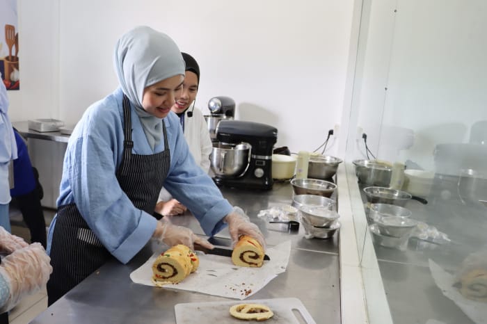 Ketua Tim Penggerak PKK Kabupaten Bintan Hafizha Rahmadhani membuka Cooking Class dan Manajemen Food Cost.