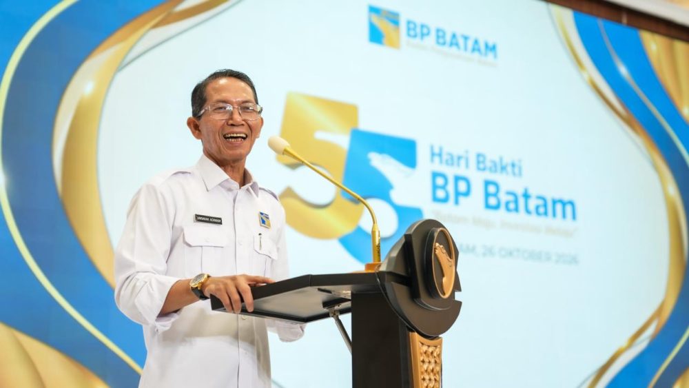Kepala BP Batam Amsakar Achmad dan Wakil Kepala Li Claudia Chandra merayakan Hari Bakti ke-55.