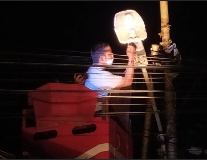 Pemasangan lampu jalan tanjungpinang