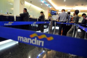 Aktivitas pelayanan di Bank Mandiri