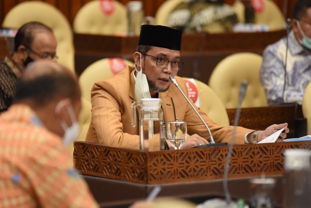 Rapat kerja Komisi IV DPR dengan Menteri Kelautan dan Perikanan Sakti Wahyu Trenggono terkait pelaranggan cantrang.abu (27 Januari 2021).