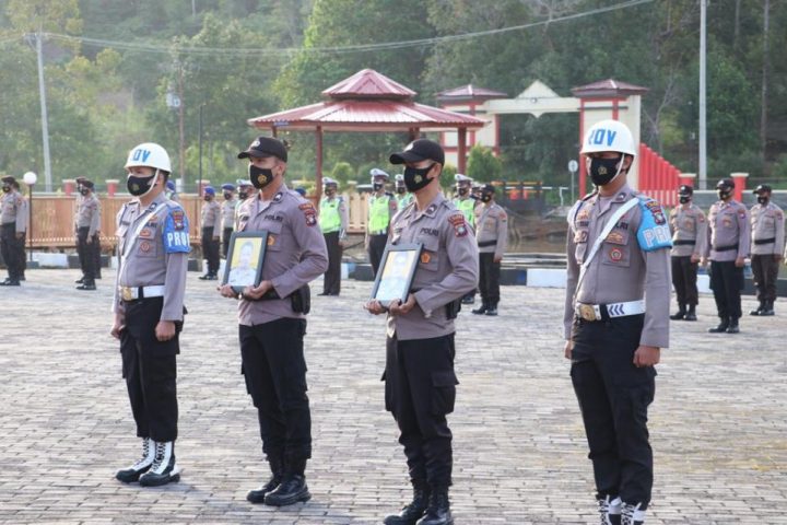 Polisi di lingga diberhentikan