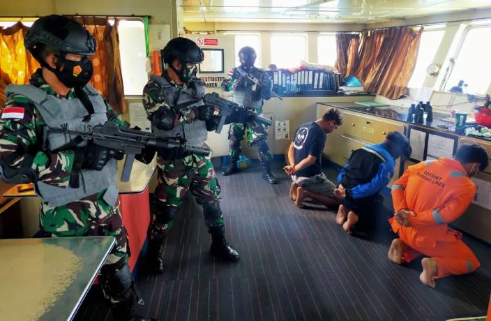 Latihan tempur Lantamal IV Tanjungpinang