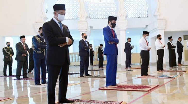 PM Malaysia salat jumat di istana