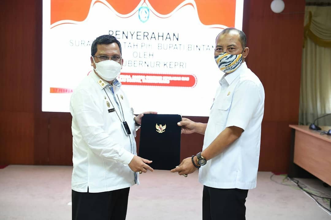 Penyerahan Surat Perintah kepada Sekda Bintan sebagai Plh Bupati Bintan