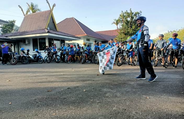 Polisi Militer Pangkalan Utama TNI Angkatan Laut (Pom Lantamal IV) menggelar Gowes Gembira di Tanjungpinang, Selasa (9/2/2021) pagi.