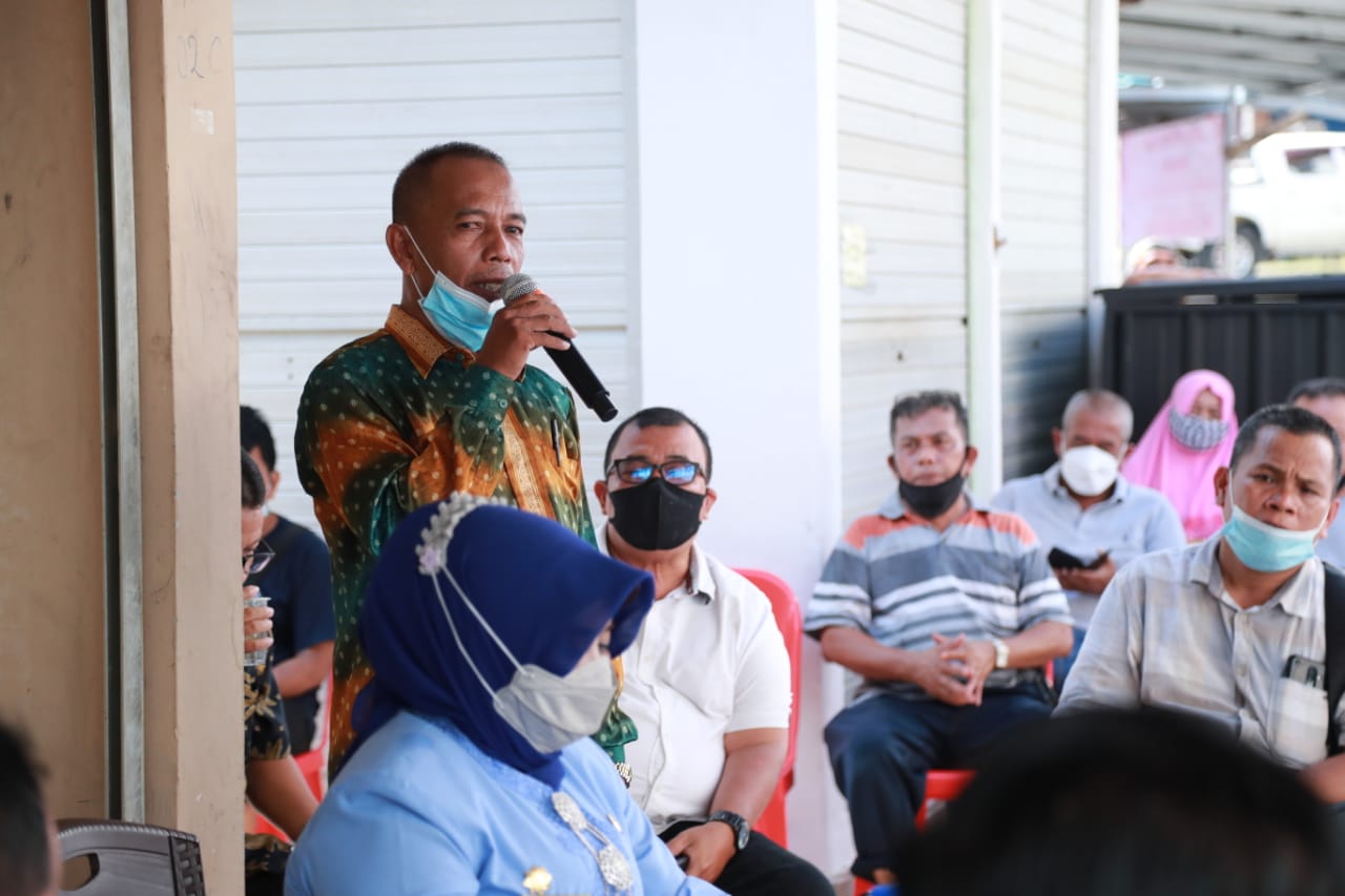 Sejumlah pedagang di Pasar Bintan Center mengeluhkan rencana kenaikan tarif kios dan lapak kepada Wali Kota Tanjungpinang, Rahma, Rabu (17/3/2021).