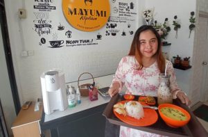 Owner Mayumi Kopitiam, Nelda.