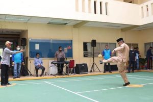 Sekretaris Daerah (Sekda) Batam, Jefridin Hamid, sekaligus Ketua Persatuan Sepak Takraw Indonesia (PSTI) Batam hadir dalam eksibisi sepak takraw di lapangan Dispora Batam, Jumat (5/3/2021).