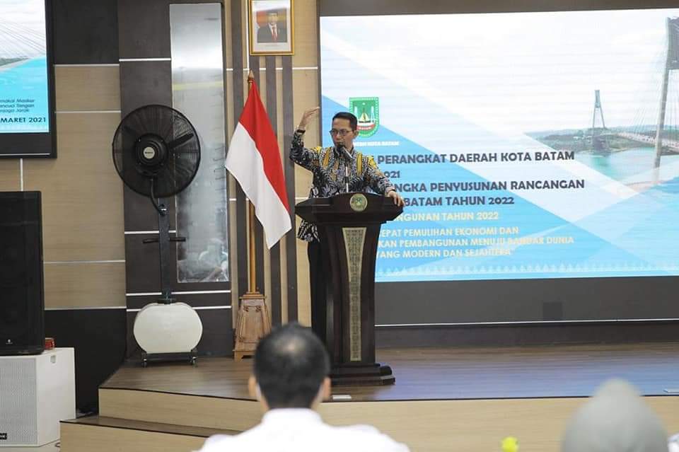 Wakil Walikota Batam Amsakar Achmad membuka secara resmi Forum Perangkat Daerah Kota Batam dalam rangka penyusunan Renja Tahun 2022, Selasa (9/3/2021) pagi.