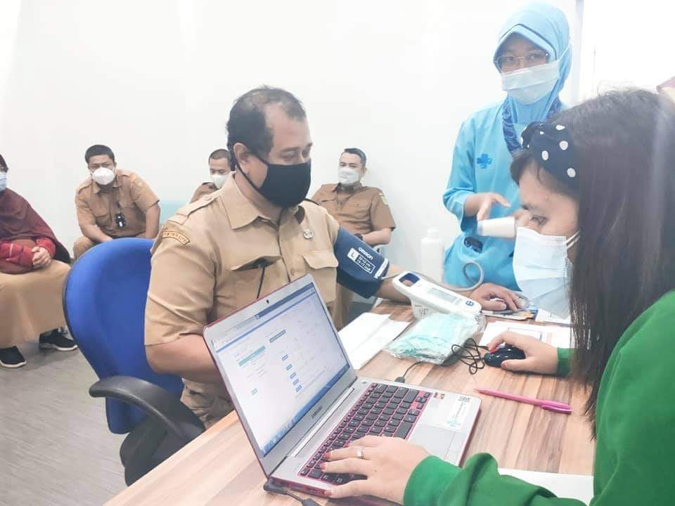 Sebanyak 1.082 ASN di lingkungan Pemko Batam disuntik dosis pertama vaksin Covid-19.