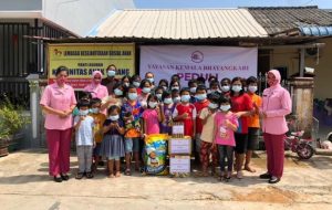 YKB Cabang Kota Barelang mengunjungi Graha Lansia Titian Kasih di Kampung Sei Raya, RT 002, RW 004, Kelurahan Sembulang, Kecamatam Galang, Kota Batam, Provinsi Kepri, Sabtu (20/3/2021).