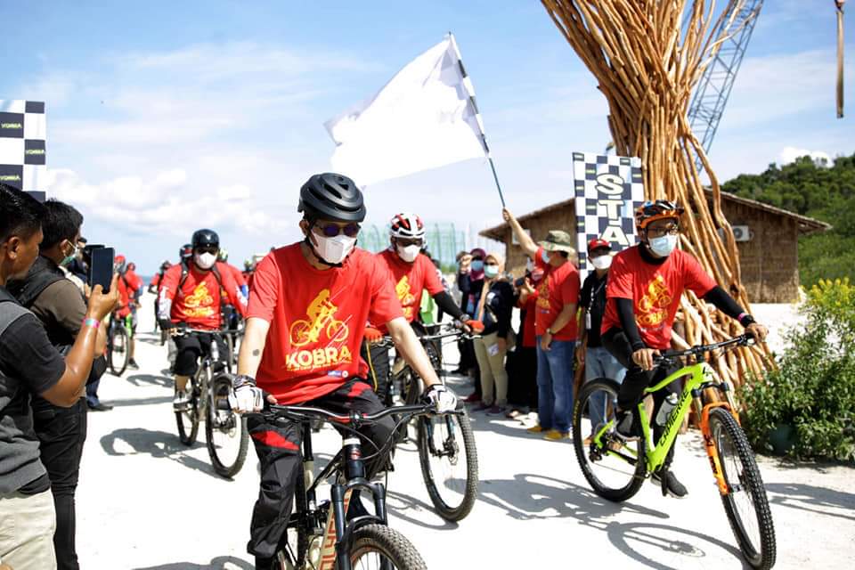 Wakil Wali Kota Batam, Amsakar Achmad di acara Sepeda Kepri Coral Bike And Adventure (Kobra) di Pulau Pengalap, Minggu (21/3/2021).