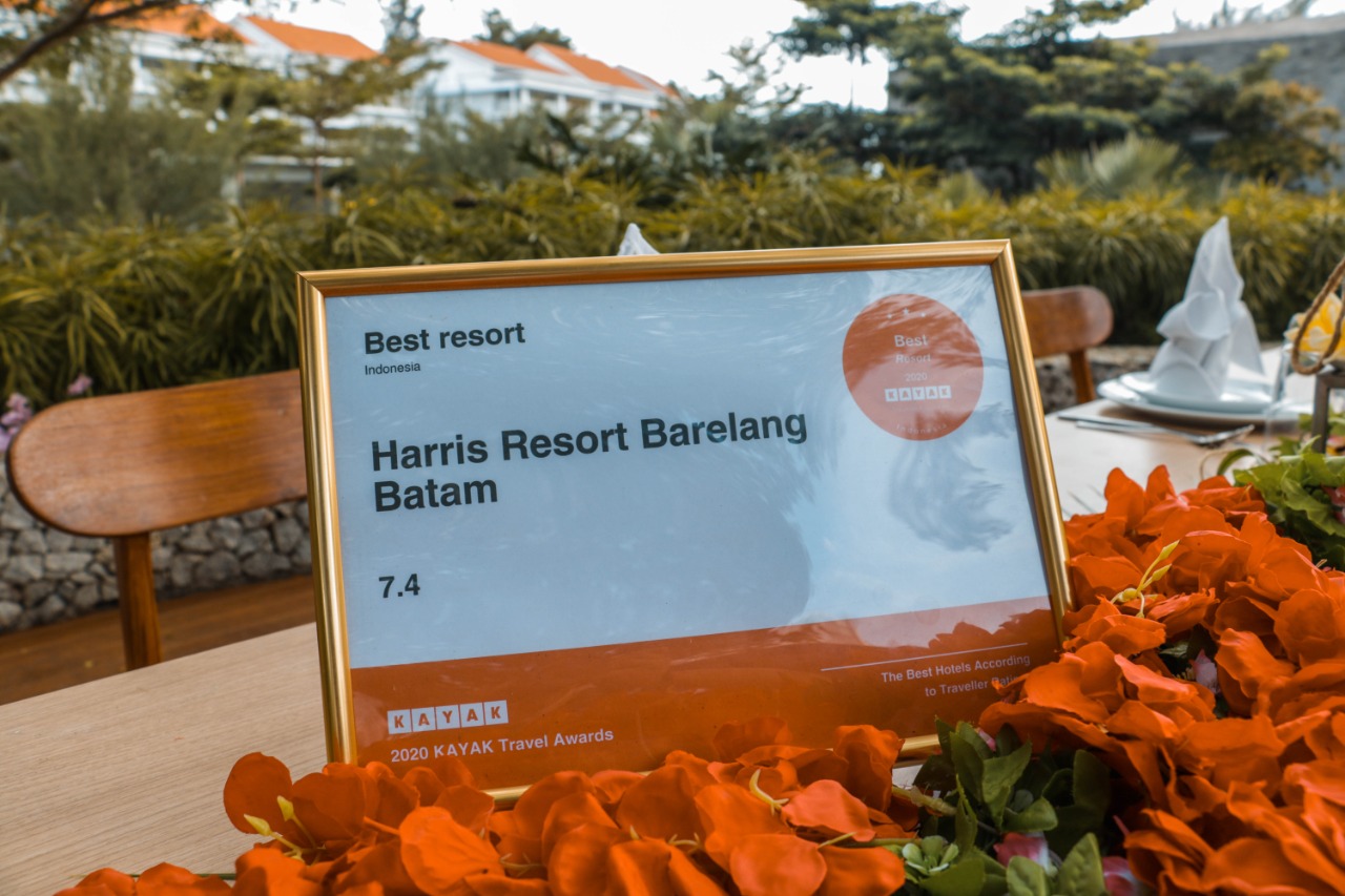 Harris Resort Barelang Batam mendapatkan anugerah sebagai salah satu resor terbaik di Indonesia dari KAYAK Travel Award 2020.