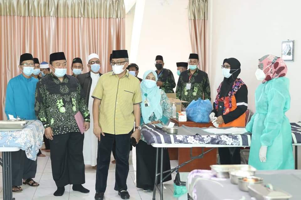 Sekdako Batam Jefridin apresiasi pelaksanaan khitanan masal secara gratis yang diselenggarakan IPIM bekerjasama dengan BAZNAS Kota Batam di Ruko Nusantara Batam Center, Minggu (28/3/2021).