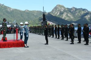 Panglima TNI meresmikan Kapal Selam KRI Alugoro di Faslabuh TNI AL Selat Lampa. Panglima TNI meresmikan Kapal Selam KRI Alugoro di Faslabuh TNI AL Selat Lampa.
