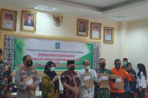 Acara penyerahan hibah lahan di Kantor Pemkab Anambas, Kamis (1/4/2021).