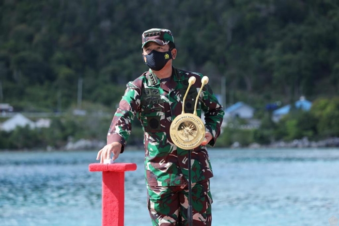 Panglima TNI Hadi Tjahjanto saat meresmikan KRI Alugoro-405 di Fasilitas Pelabuhan (Faslabuh) TNI AL Selat Lampa, Ranai, Natuna Selasa (6/4/2021).