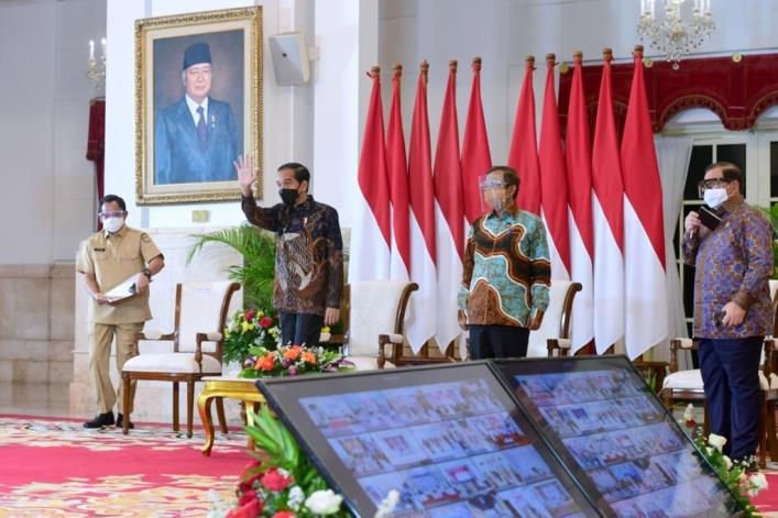 Presiden memberikan pengarahan kepada peserta rapat koordinasi kepala daerah