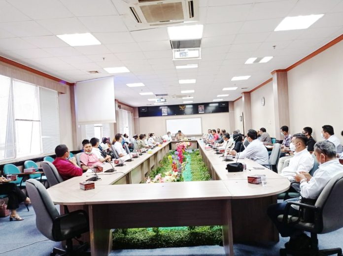 DPRD Kota Batam menggelar Rapat Dengar Pendapat Umum (RDPU) Lanjutan terkait pelebaran ROW jalan menuju kawasan industri di Kabil, Kecamatan Nongsa, Selasa (6/4/2021).