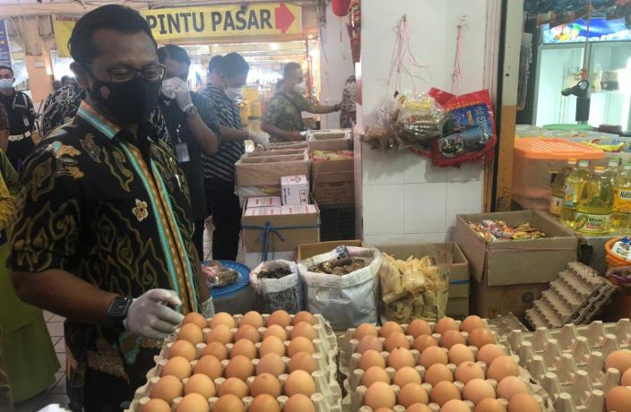 Satgasda Pangan Polda Kepri melakukan sidak pasar dan distributor pangan di Kota Batam