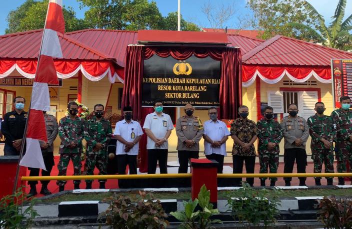 Wakapolda Kepri Brigjen Pol Darmawan meresmikan Polsek Bulang, Polresta Barelang, Rabu (14/4/2021)