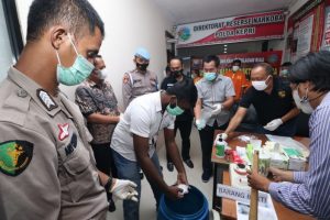 Ditresnarkoba Polda Kepri memusnahkan 89,16 gram sabu, Jumat (16/4/2021). Ditresnarkoba Polda Kepri memusnahkan 89,16 gram sabu, Jumat (16/4/2021).