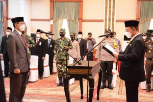 Gubernur Kepri Ansar Ahmad melantik Wawan Yulianto sebagai Kepala Perwakilan BPKP Provinsi Kepulauan Riau, Selasa (20/4/2021) di Gedung Daerah, Tanjungpinang.