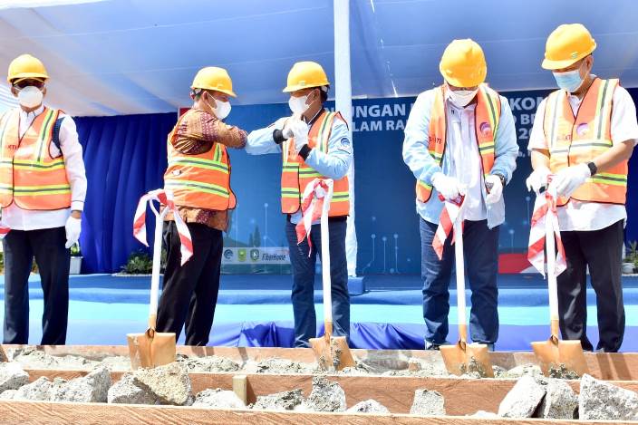 Gubernur Kepri Ansar Ahmad ground breaking BTS bersama Menkominfo Johnny G. Plate di Desa Kelanga, Natuna, Kamis (22/4/2021).