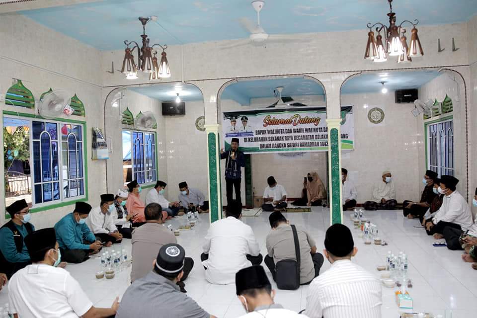 Wakil Wali Kota Batam, Amsakar Achmad safari Ramadan di Belakangpadang, Sabtu (24/4/2021) malam.
