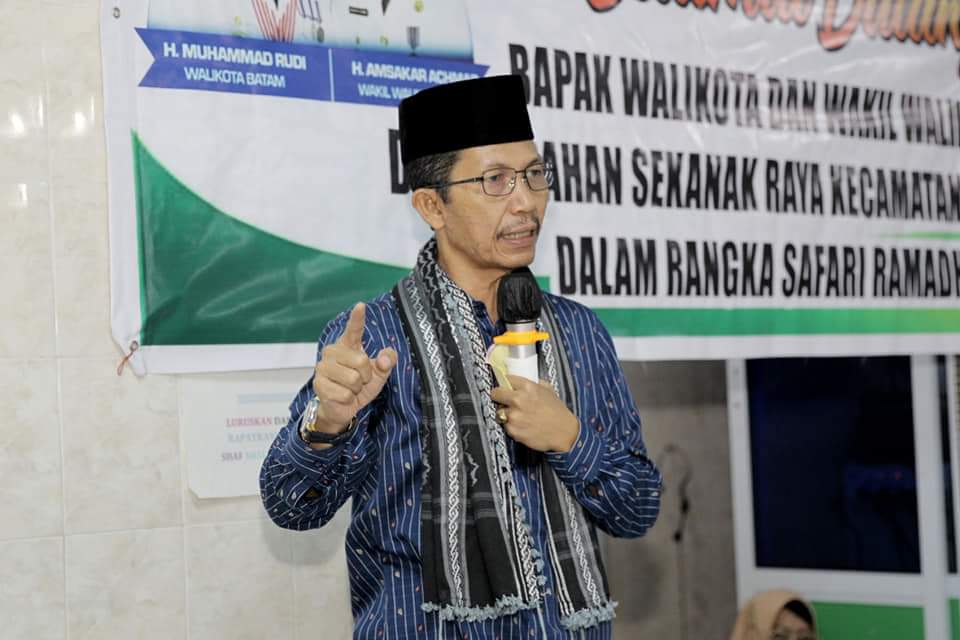 Wakil Wali Kota Batam, Amsakar Achmad safari Ramadan di Belakangpadang, Sabtu (24/4/2021) malam.
