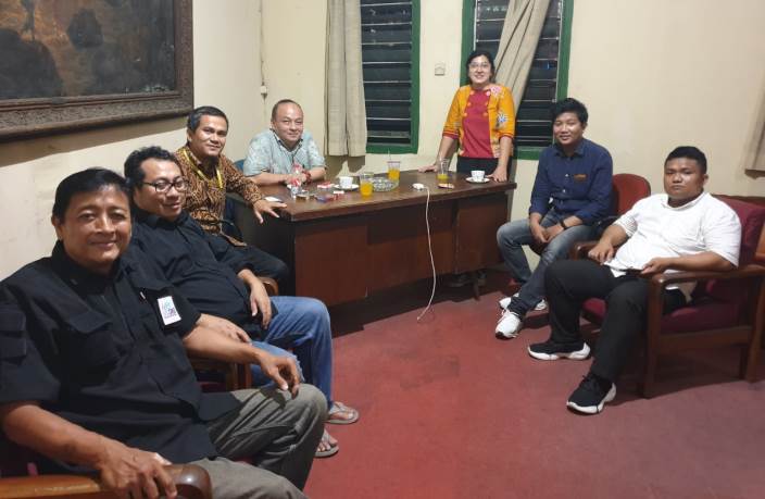 SMSI menggelar diskusi terbatas mengangkat isu politik dan kebangsaan di sekretariat SMSI Pusat, Jl. Veteran 2 No. 7C pada Selasa (27/04/2021).