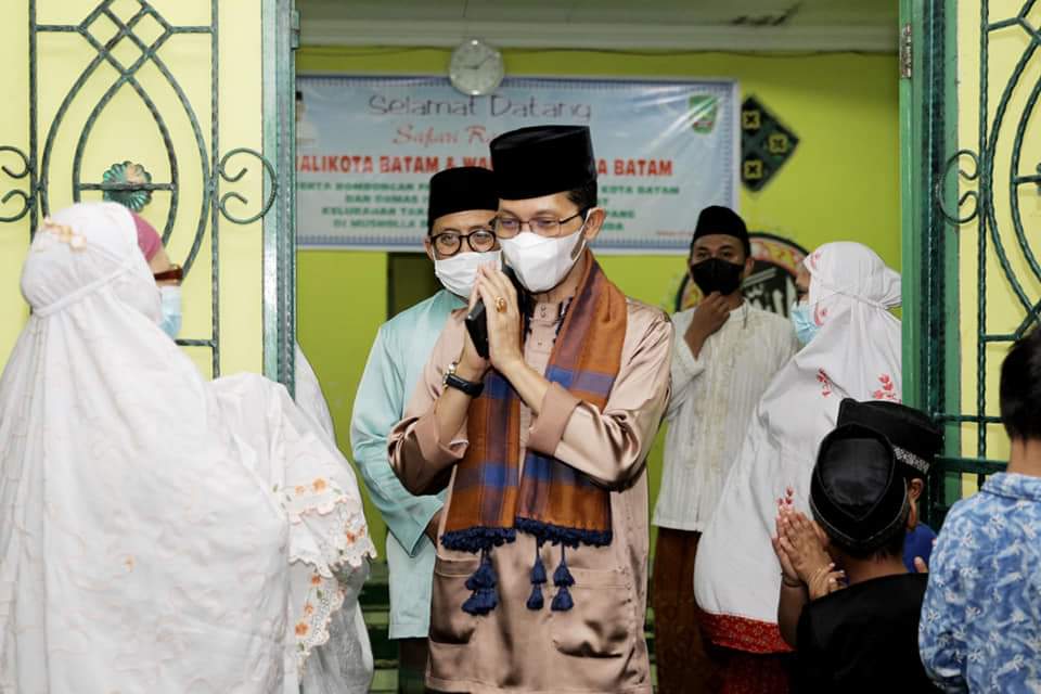 Wakil Wali Kota Batam Amsakar Achmad Safari Ramadan di Yayasan Riyadhus Shalihin Nurul Huda, Tanjung Riau, Selasa (27/4/2021) malam.