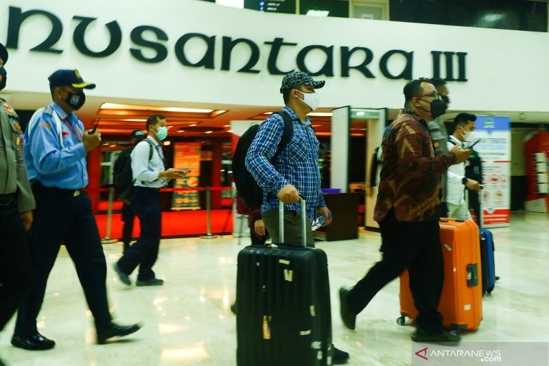 KPK SAAT menggeledah salah satu ruangan di DPR, beberapa waktu lalu.