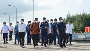 Menhub Budi mengunjungi Pulau Nipah, Sabtu (1/5/2021).