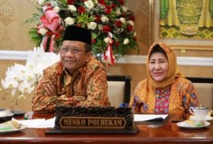 Menteri Koordinator Bidang Politik, Hukum, dan Keamanan (Menko Polhukam) Mahfud MD menyelenggarakan halalbihalal secara virtual dengan para menteri, kepala lembaga negara, dan sejumlah duta besar, Jumat (14/5/2021).