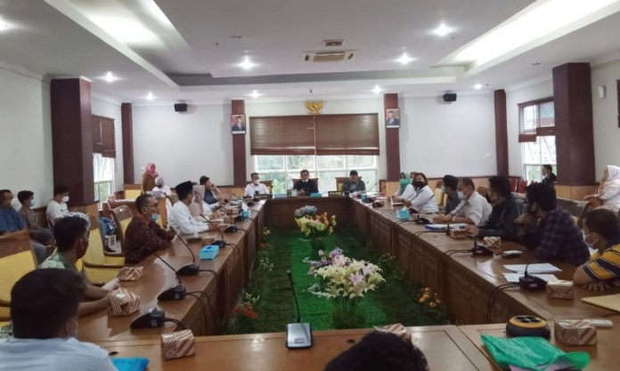 Rapat dengar pendapat DPRD Batam