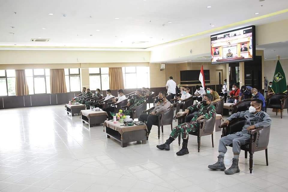 Rapat koordinasi antara kementerian terkait dengan gubernur, bupati, dan wali kota di seluruh Indonesia pengetatan protokol kesehatan, Senin (3/5/2021).