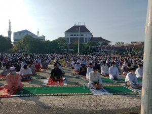 Salat Idul Fitri di Dataran Engku Putri. (Foto/gokepri.com/ard)