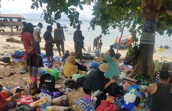 Polresta Barelang melakukan monitoring di tempat wisata di wilayah Nongsa, Kota Batam. Minggu (16/5/2021).