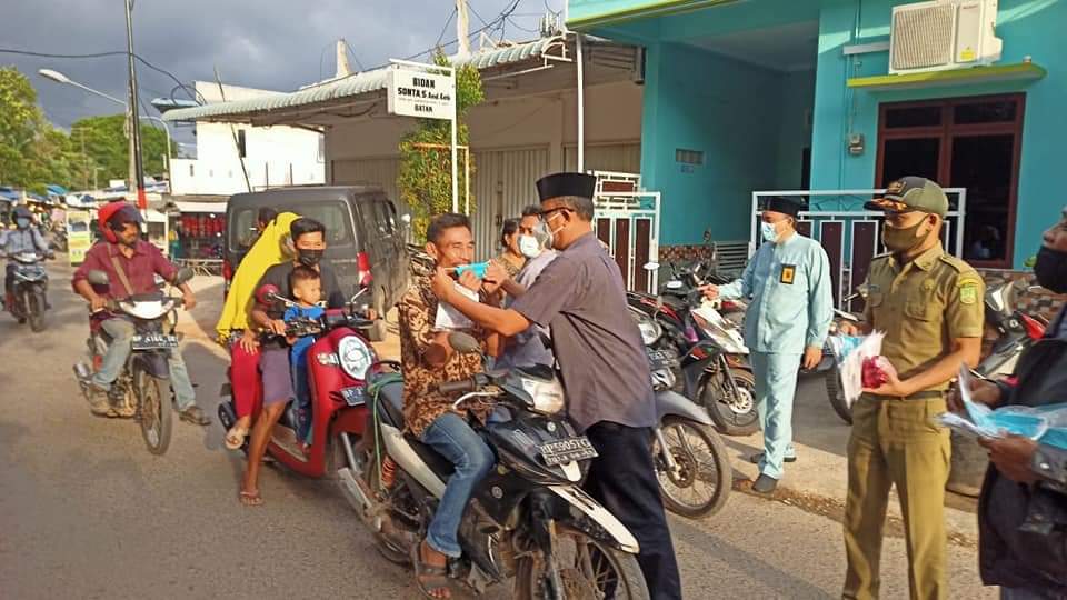 Camat Seibeduk, Gufron, menggencarkan pengetatan pengawasan protokol kesehatan masyarakat serta pemberlakukan PPKM mikro di Puri Agung, Jumat (21/5/2021).