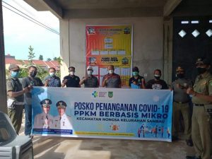Camat Nongsa, Arfandi saat meninjau posko PPKM di Perumahan Green Nongsa City, Sambau (23/5/2021).