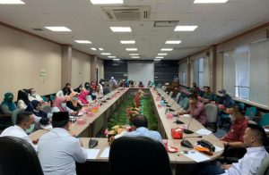 Rapat lanjutan tentang puluhan kader posyandu yang diberhentikan sepihak oleh pihak kelurahan di Komisi I DPRD Kota Batam, Selasa (25/5/2021) malam.