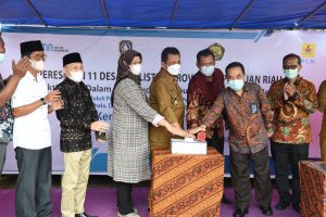 Gubernur Ansar Listrik