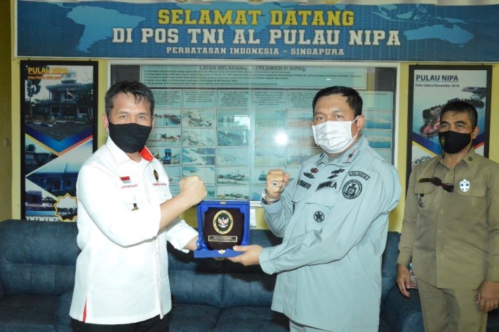Kazona Maritim Barat Laksma Bakamla Hadi Pranoto saat di Pulau Nipah