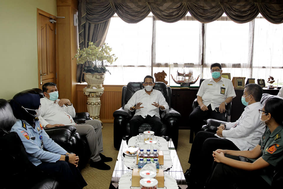 Wakil Wali Kota Batam, Amsakar Achmad menerima kunjungan Kasubdit Athandikzin Ditkersinhan Ditjen Strahan Kemhan Kolonel Muhammad Irawadi dan rombongan.
