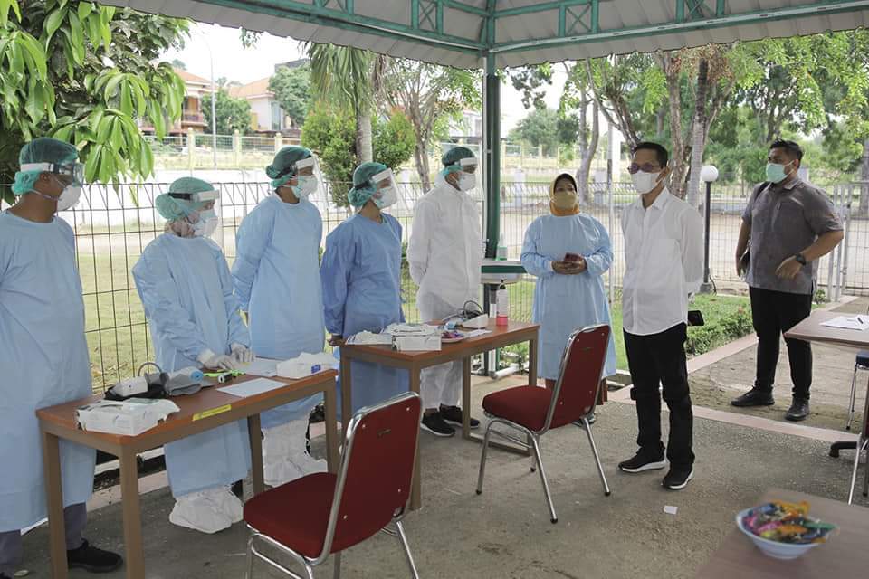 Wakil Wali Kota Batam, Amsakar Achmad,mengunjungi karantina OTG Covid-19 di Asrama Haji Batam Center, Selasa (1/6/2021).