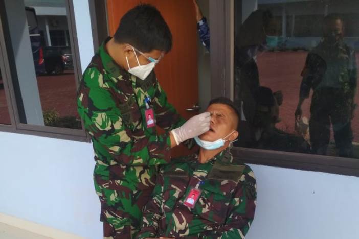 Pangkalan Udara (Lanud) Hang Nadim Batam, Kepulauan Riau (Kepri), melakukan swab antigen kepada seluruh anggota Lanud di Mako Lanud Hang Nadim Batam, Rabu (2/6/2021).
